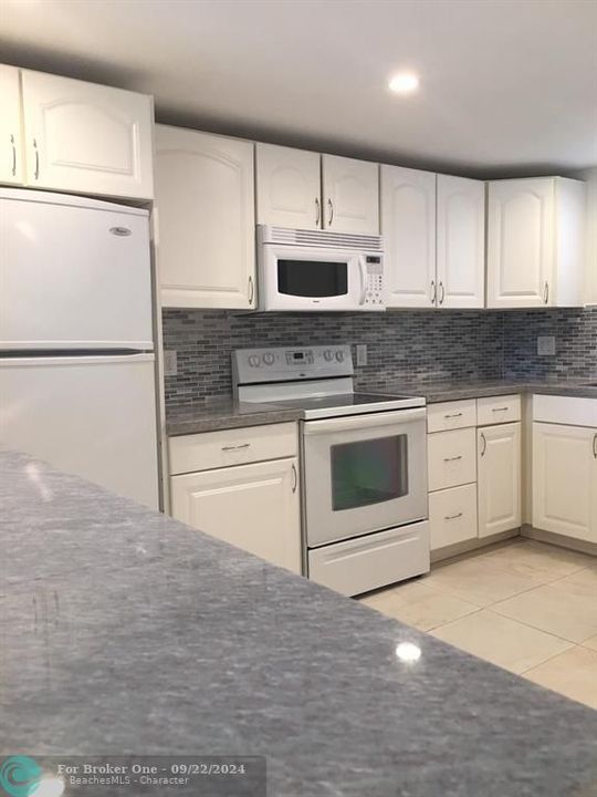 Active With Contract: $2,100 (2 beds, 2 baths, 1050 Square Feet)