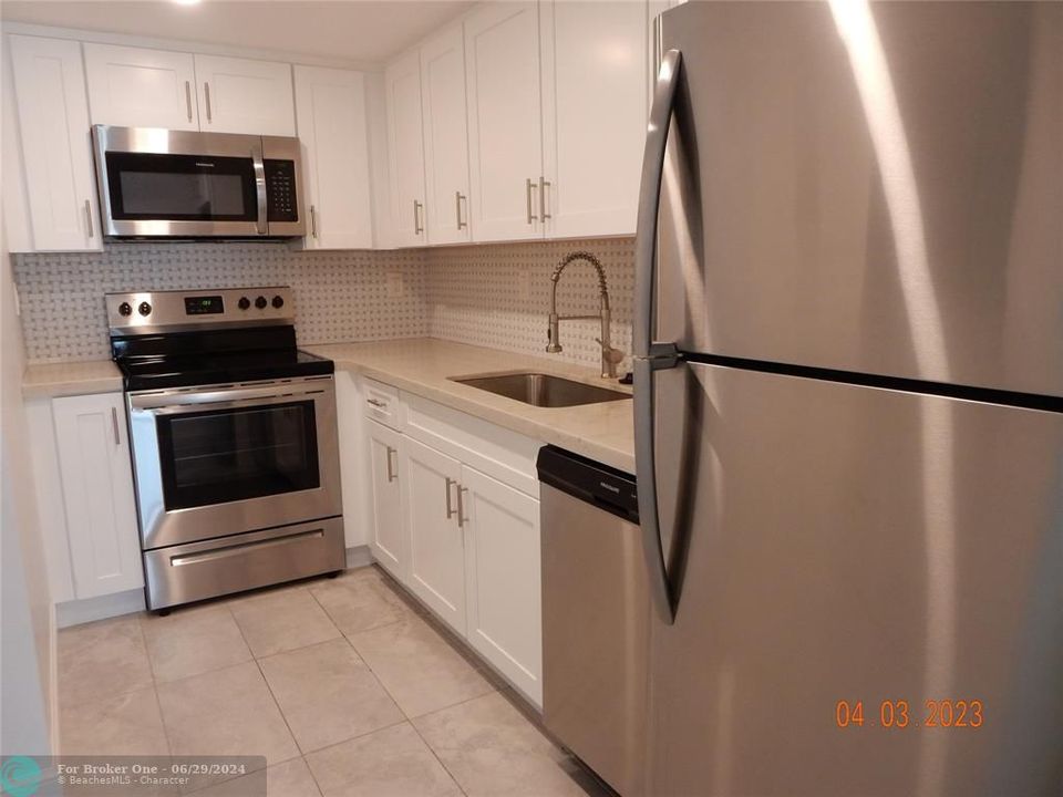 For Rent: $2,600 (1 beds, 1 baths, 660 Square Feet)