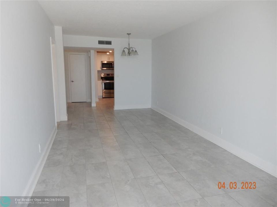 For Rent: $2,600 (1 beds, 1 baths, 660 Square Feet)