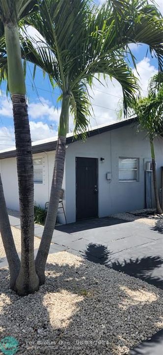 Active With Contract: $1,400 (0 beds, 1 baths, 500 Square Feet)