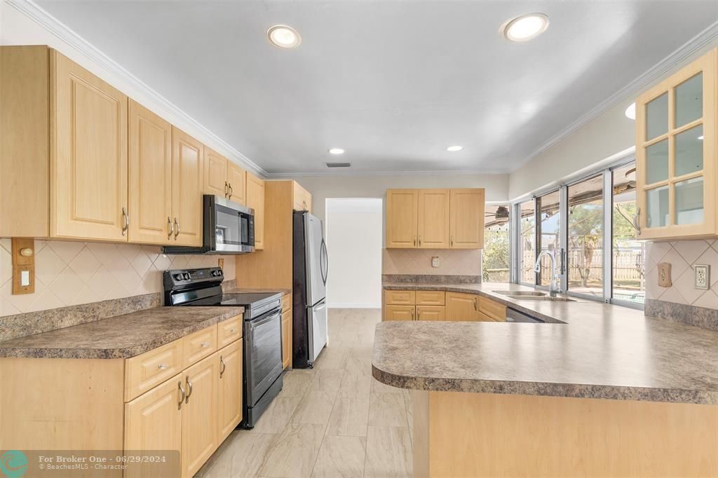 Active With Contract: $524,000 (4 beds, 3 baths, 1781 Square Feet)