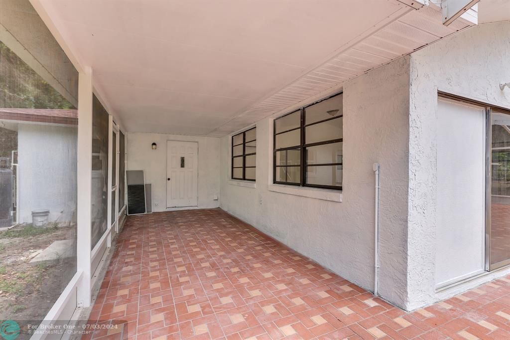 Active With Contract: $480,000 (3 beds, 2 baths, 2707 Square Feet)