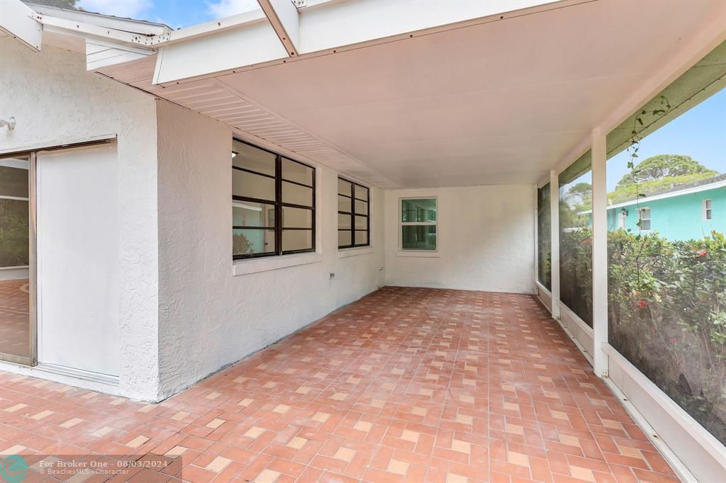 Activo con contrato: $480,000 (3 camas, 2 baños, 2707 Pies cuadrados)