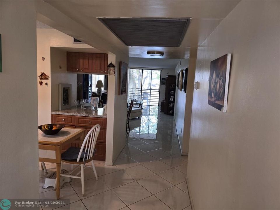 For Sale: $320,000 (2 beds, 2 baths, 1187 Square Feet)