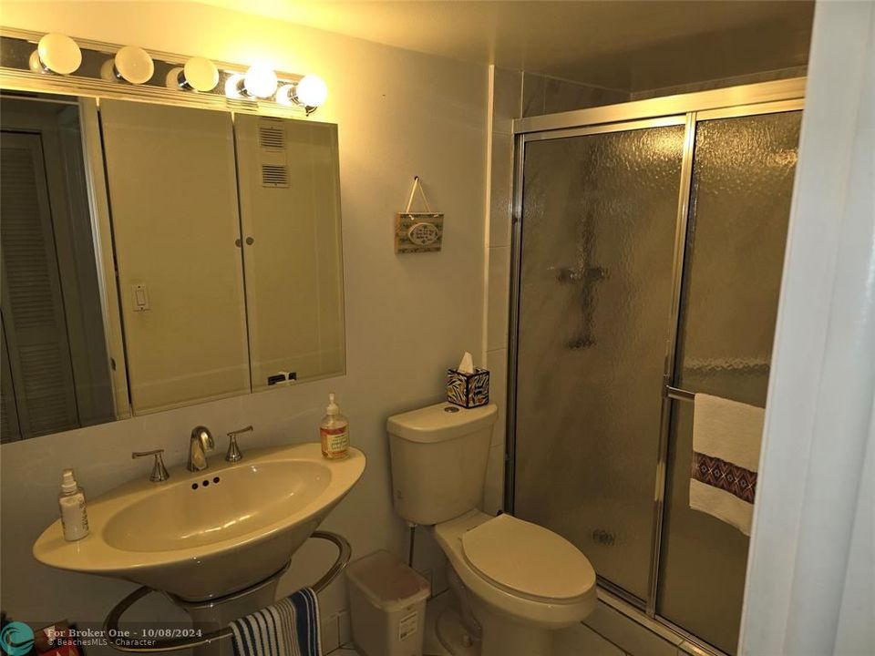 For Sale: $320,000 (2 beds, 2 baths, 1187 Square Feet)