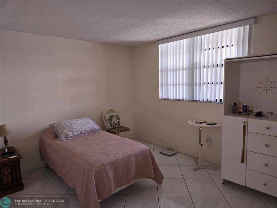 For Sale: $320,000 (2 beds, 2 baths, 1187 Square Feet)
