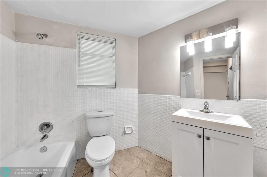 Active With Contract: $129,900 (1 beds, 1 baths, 660 Square Feet)