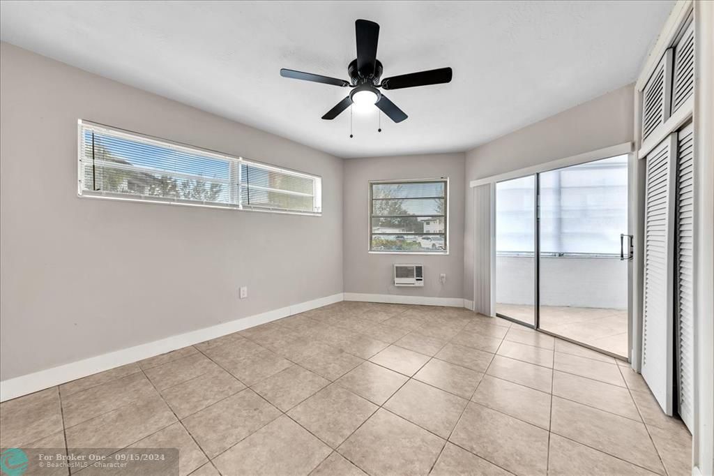 Active With Contract: $129,900 (1 beds, 1 baths, 660 Square Feet)