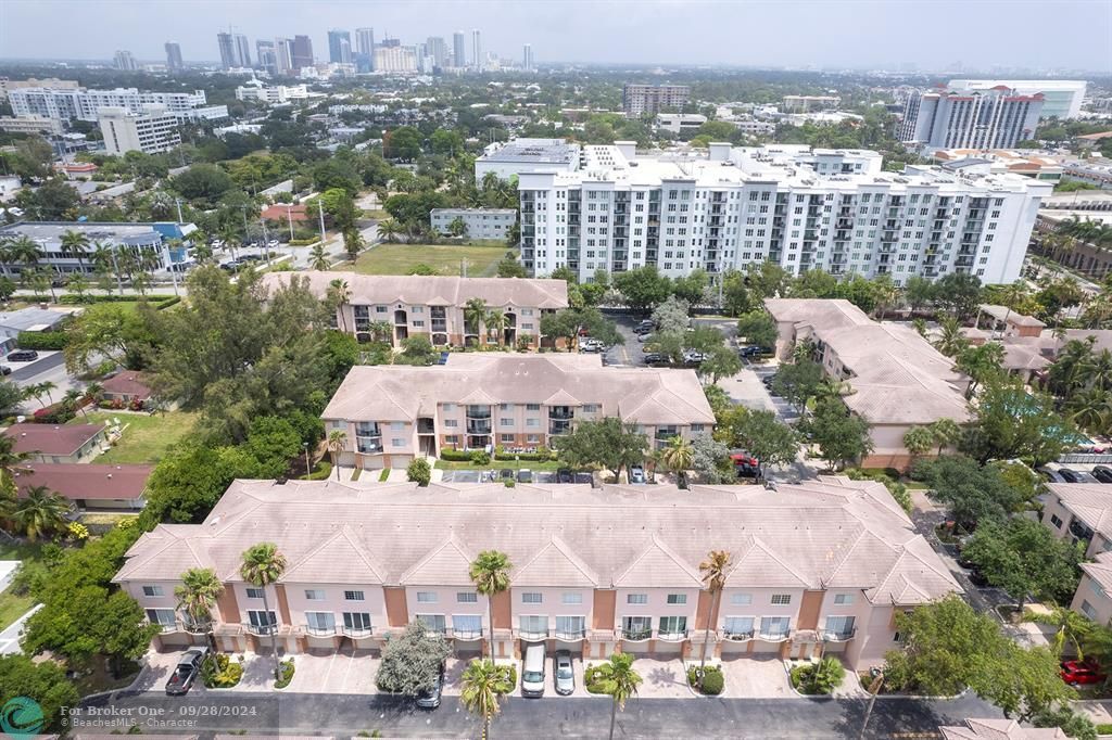 Active With Contract: $345,000 (1 beds, 1 baths, 878 Square Feet)