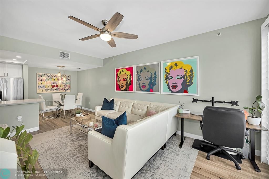 Active With Contract: $345,000 (1 beds, 1 baths, 878 Square Feet)