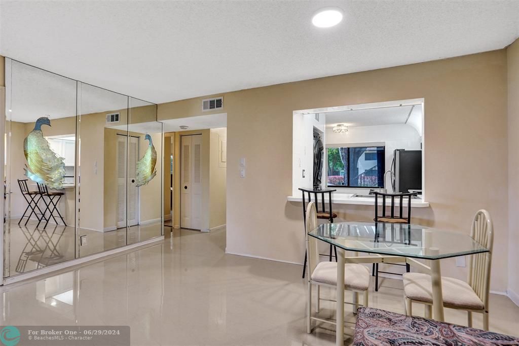 Active With Contract: $2,200 (2 beds, 2 baths, 1019 Square Feet)