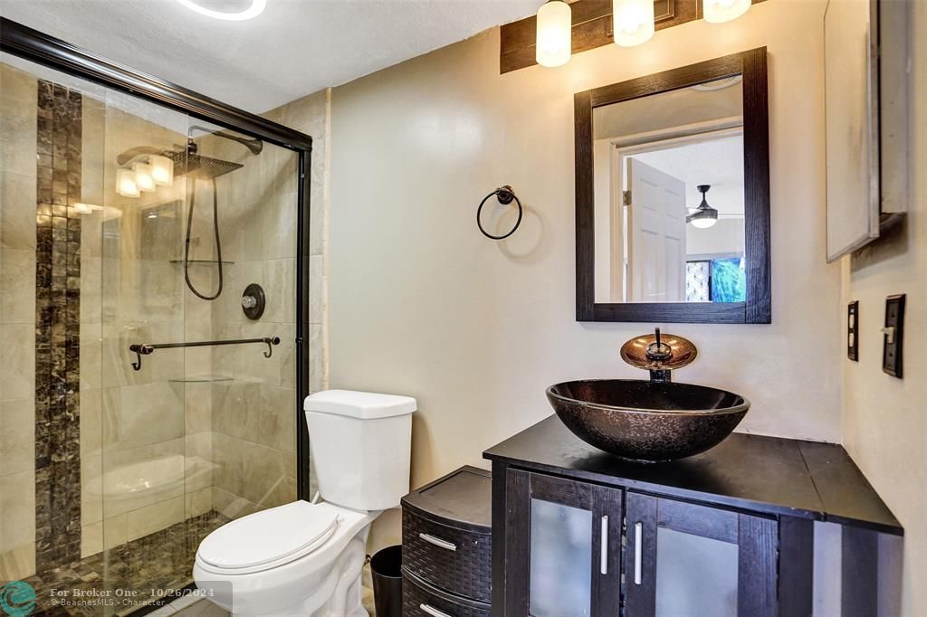 Active With Contract: $2,200 (2 beds, 2 baths, 1019 Square Feet)