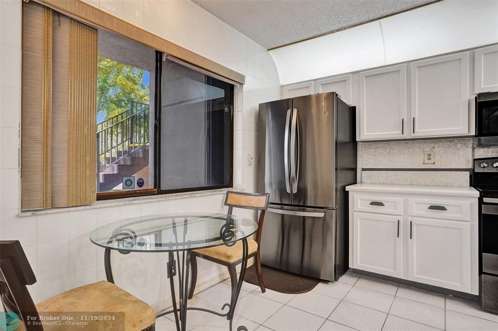 Active With Contract: $2,200 (2 beds, 2 baths, 1019 Square Feet)