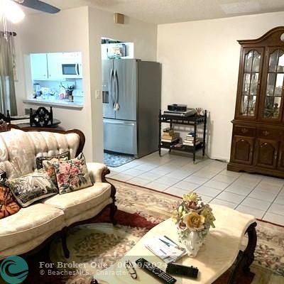 For Sale: $109,000 (1 beds, 1 baths, 720 Square Feet)