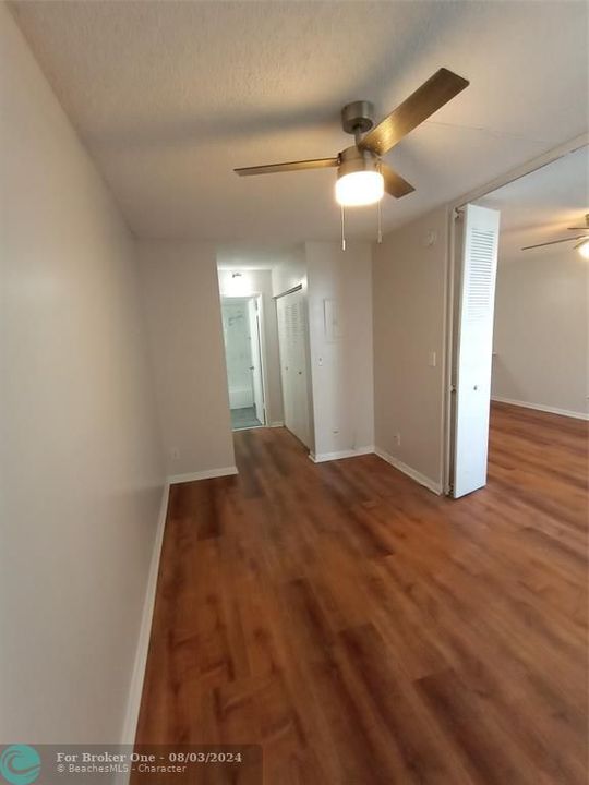 Active With Contract: $1,450 (1 beds, 1 baths, 541 Square Feet)