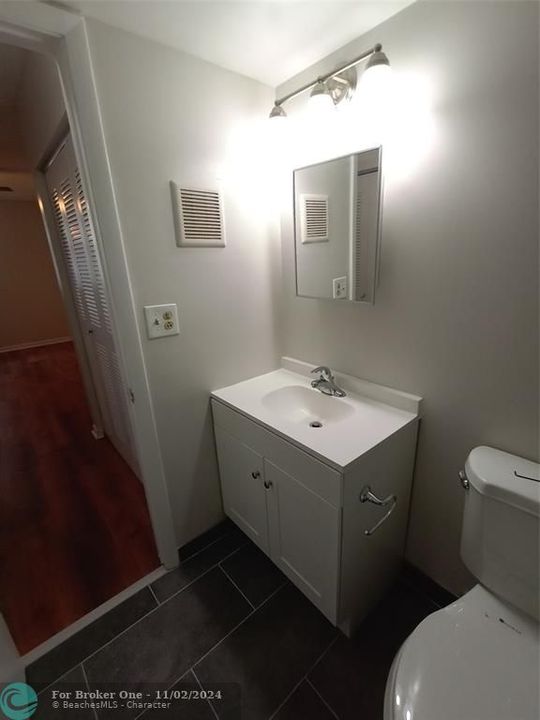 Active With Contract: $1,450 (1 beds, 1 baths, 541 Square Feet)