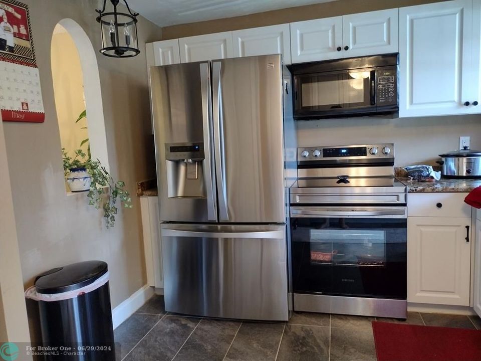 For Sale: $162,500 (2 beds, 2 baths, 850 Square Feet)