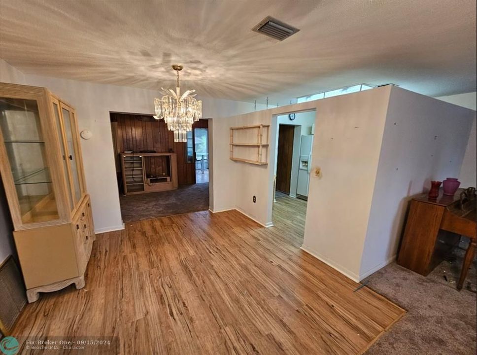 For Sale: $230,500 (2 beds, 2 baths, 1211 Square Feet)