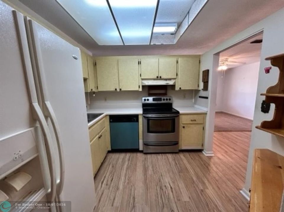 For Sale: $229,500 (2 beds, 2 baths, 1211 Square Feet)