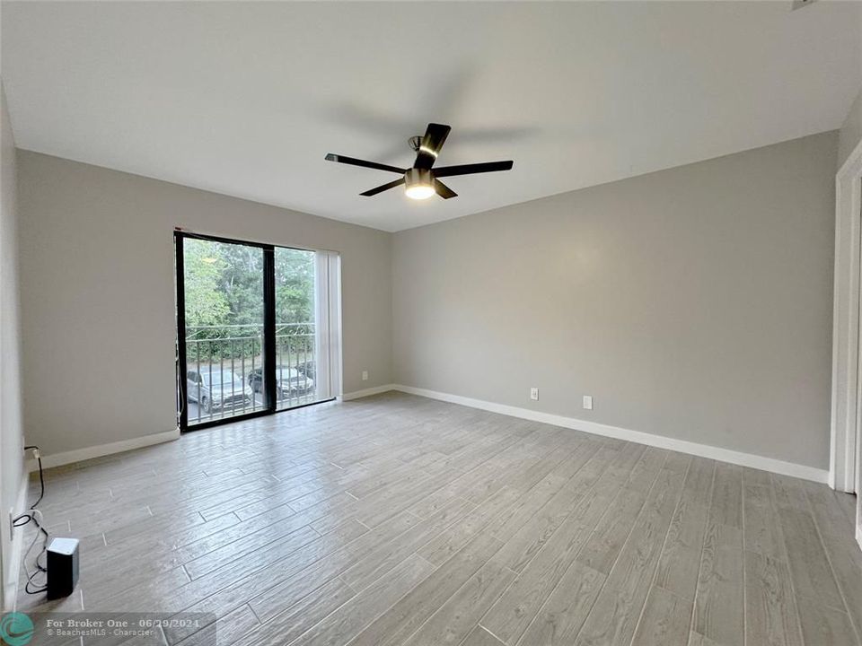 Active With Contract: $2,500 (2 beds, 2 baths, 1068 Square Feet)