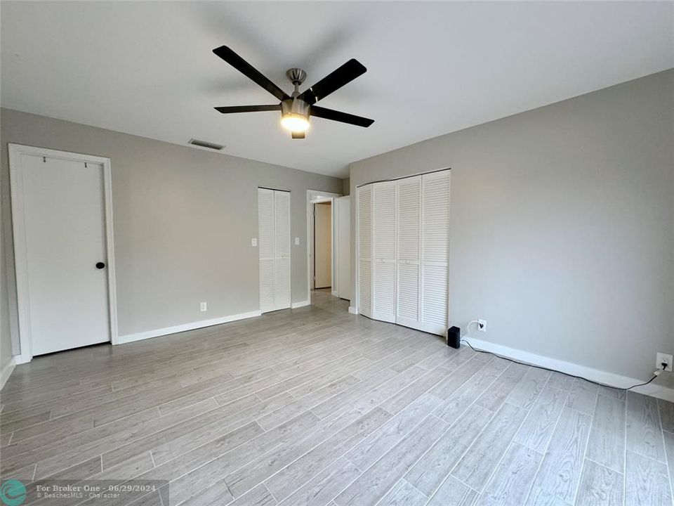 Active With Contract: $2,500 (2 beds, 2 baths, 1068 Square Feet)