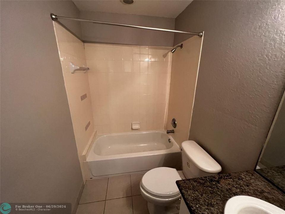 出租: $3,100 (3 贝兹, 2 浴室, 1580 平方英尺)
