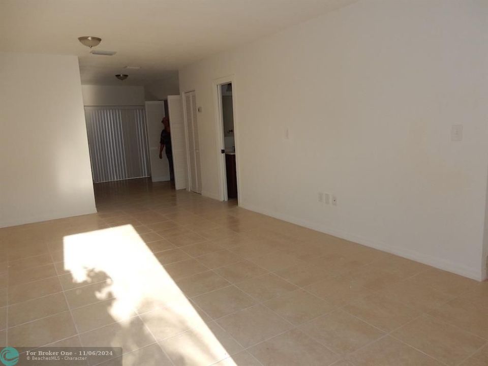 For Rent: $2,495 (2 beds, 2 baths, 1200 Square Feet)