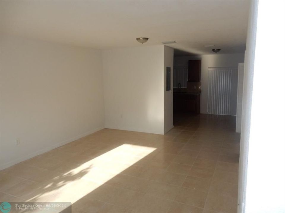 For Rent: $2,495 (2 beds, 2 baths, 1200 Square Feet)