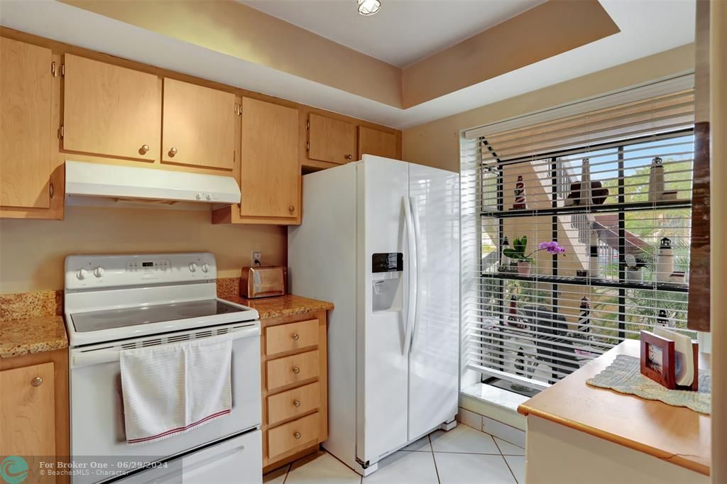 For Sale: $280,000 (2 beds, 2 baths, 1200 Square Feet)