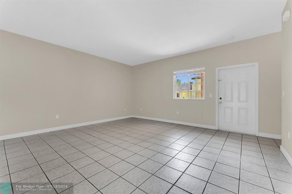 For Sale: $259,900 (2 beds, 2 baths, 1048 Square Feet)