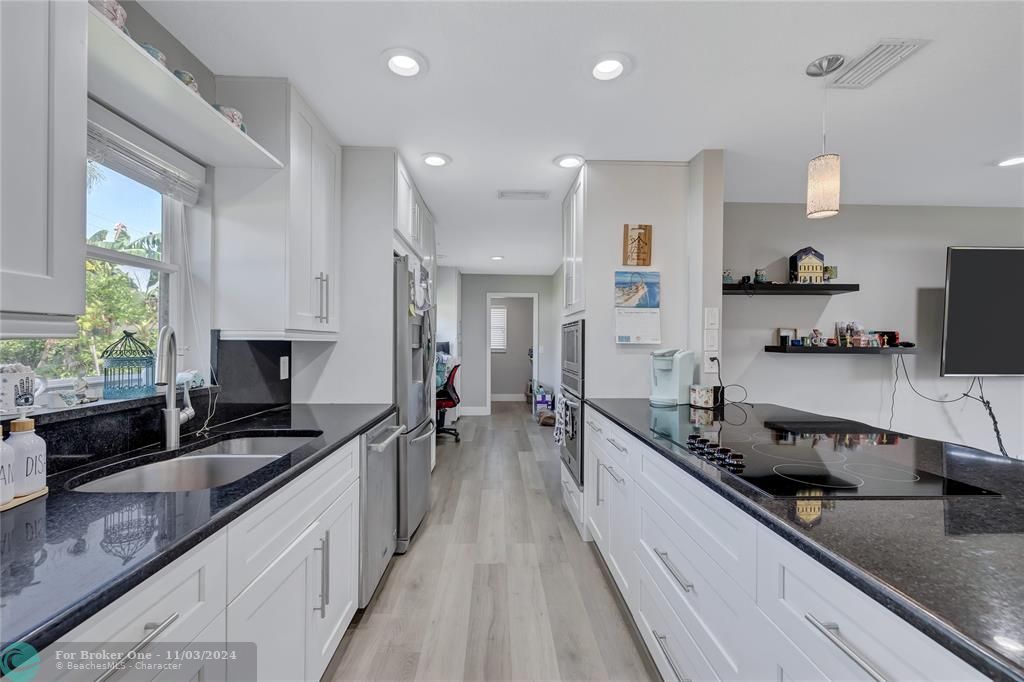 Active With Contract: $545,000 (3 beds, 2 baths, 1422 Square Feet)