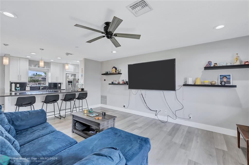 Active With Contract: $545,000 (3 beds, 2 baths, 1422 Square Feet)