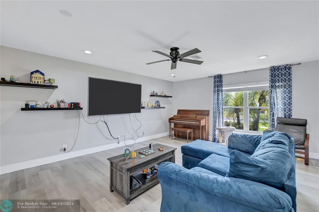 Active With Contract: $545,000 (3 beds, 2 baths, 1422 Square Feet)