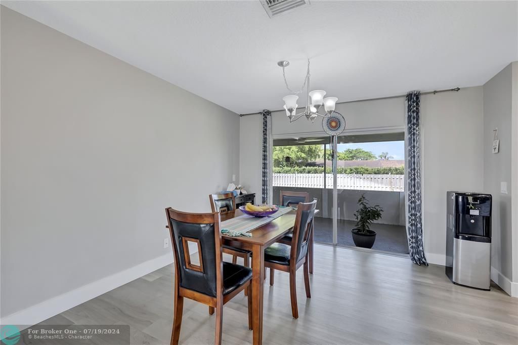 Active With Contract: $545,000 (3 beds, 2 baths, 1422 Square Feet)