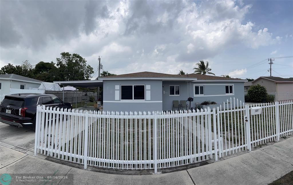 Recently Sold: $425,000 (3 beds, 1 baths, 1291 Square Feet)