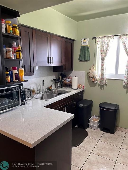 Recently Sold: $425,000 (3 beds, 1 baths, 1291 Square Feet)