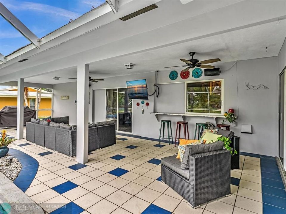 Active With Contract: $825,000 (4 beds, 2 baths, 2568 Square Feet)