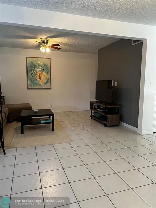 For Rent: $2,050 (3 beds, 2 baths, 1200 Square Feet)