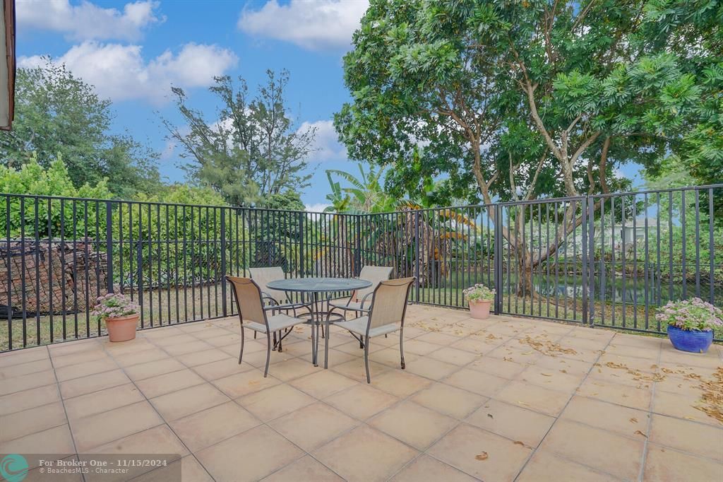 Recently Sold: $525,000 (3 beds, 2 baths, 1912 Square Feet)