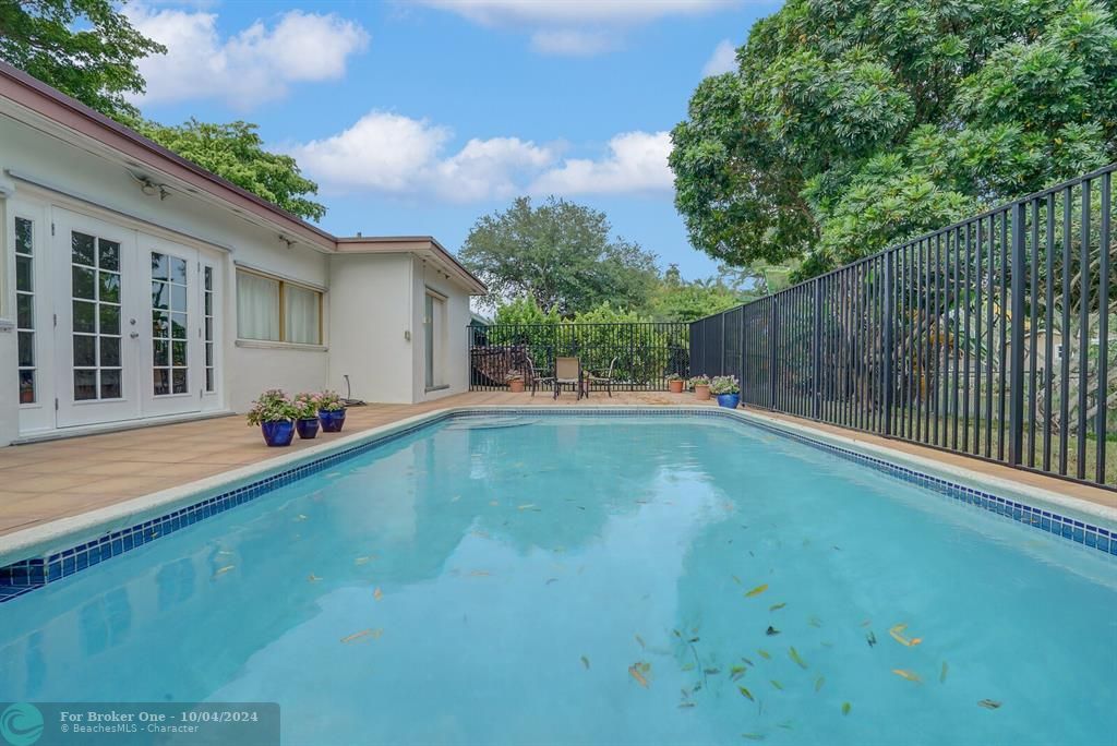 Recently Sold: $525,000 (3 beds, 2 baths, 1912 Square Feet)