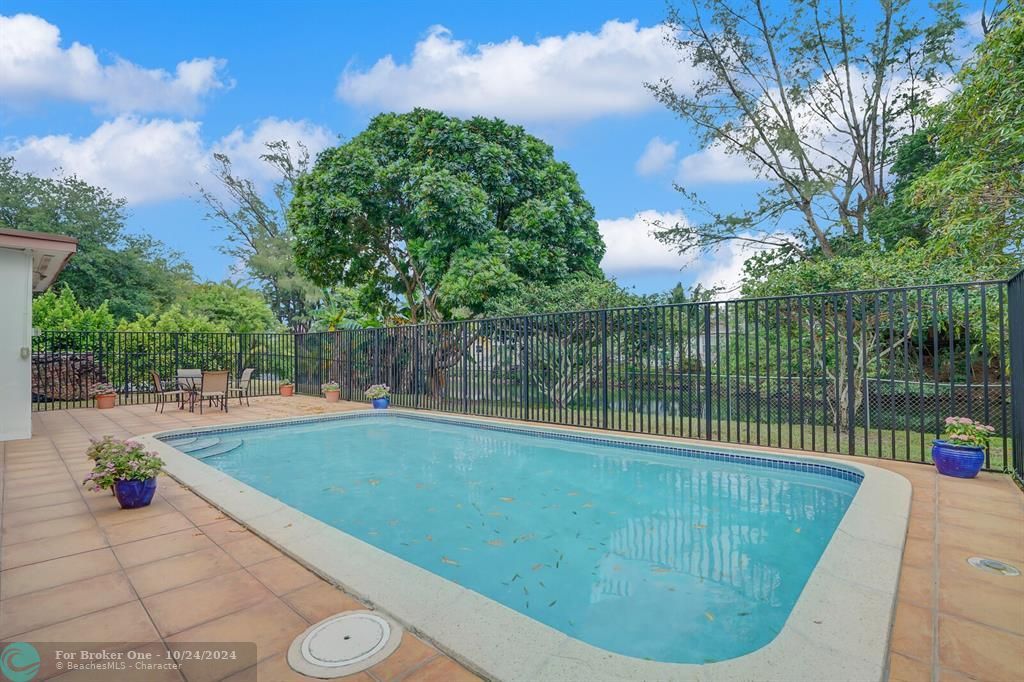 Recently Sold: $525,000 (3 beds, 2 baths, 1912 Square Feet)