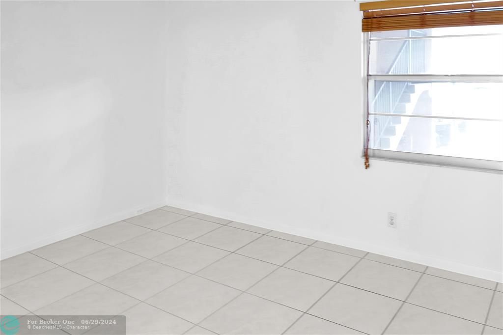 For Rent: $2,200 (2 beds, 2 baths, 1106 Square Feet)