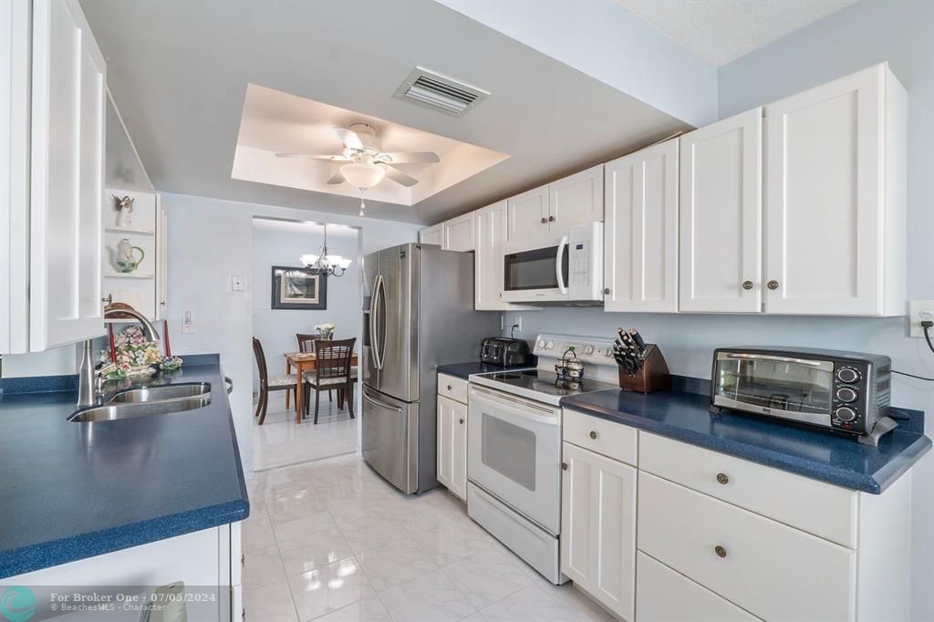 For Sale: $365,000 (2 beds, 2 baths, 1342 Square Feet)