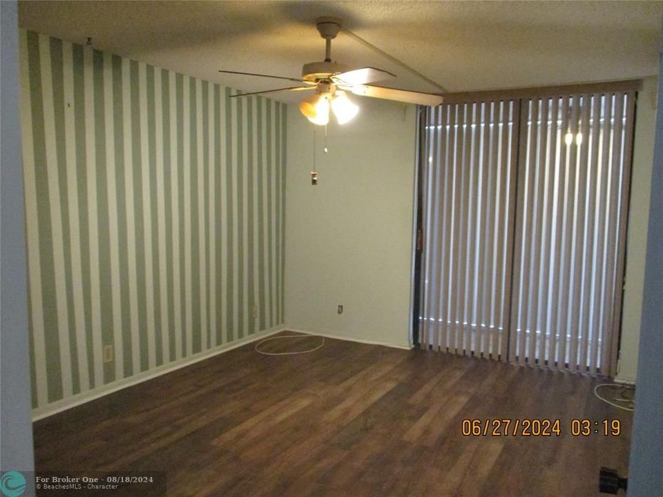 For Sale: $199,500 (2 beds, 2 baths, 1028 Square Feet)