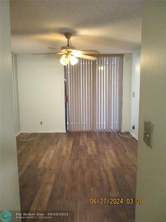 For Sale: $199,500 (2 beds, 2 baths, 1028 Square Feet)