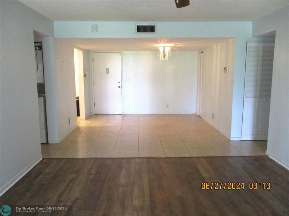 For Sale: $199,500 (2 beds, 2 baths, 1028 Square Feet)