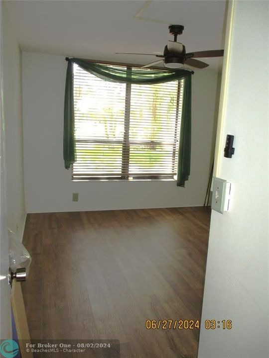 For Sale: $199,500 (2 beds, 2 baths, 1028 Square Feet)