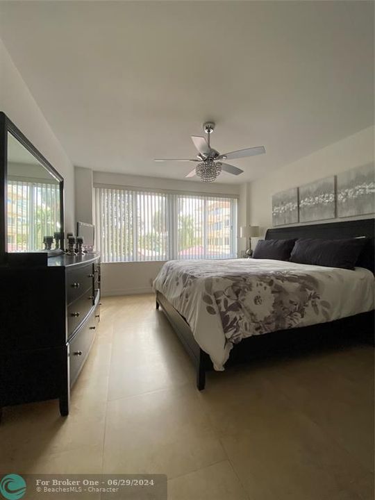 For Sale: $284,900 (2 beds, 2 baths, 1097 Square Feet)
