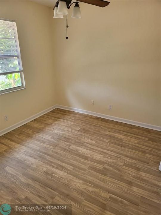 Active With Contract: $2,400 (2 beds, 2 baths, 952 Square Feet)