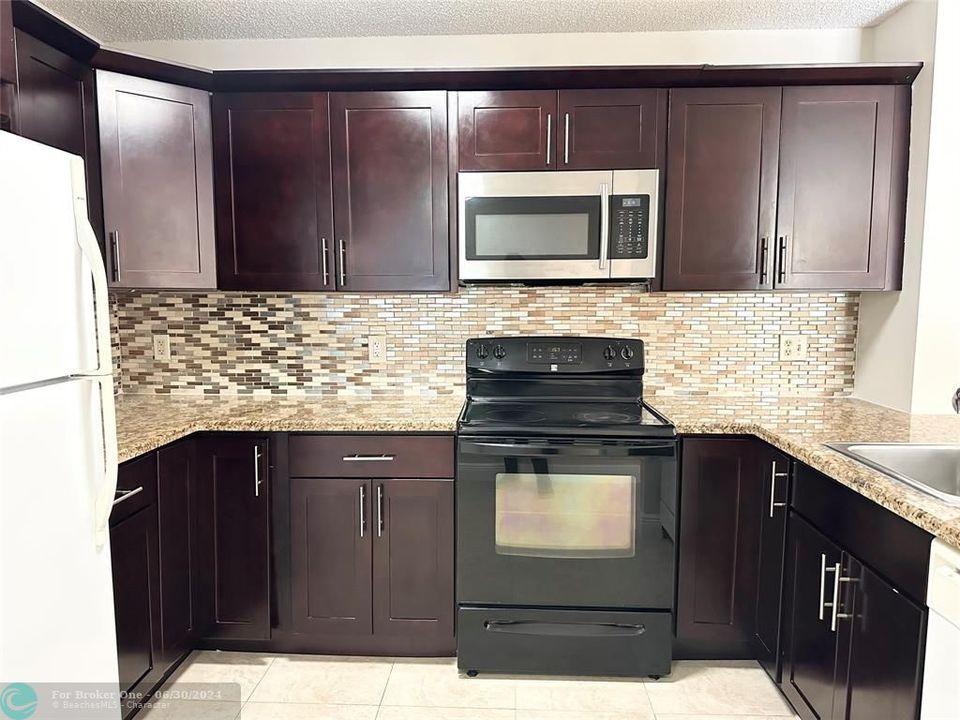For Rent: $2,900 (3 beds, 2 baths, 1090 Square Feet)